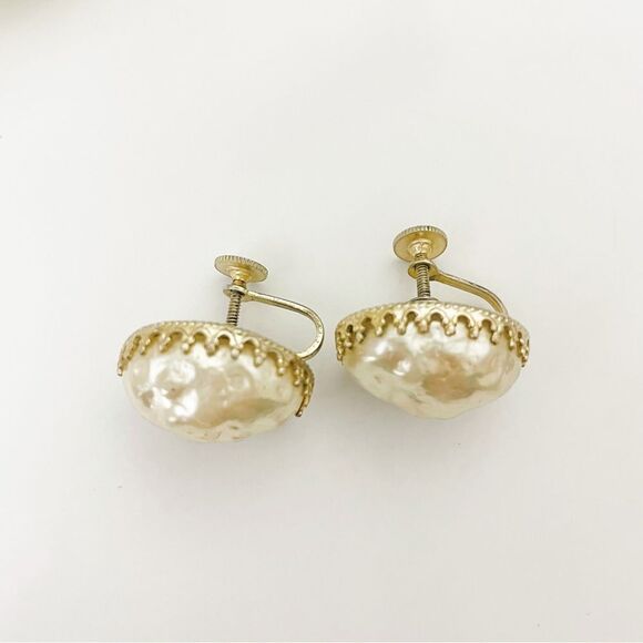 Vintage Cora Pearl Screw Back Earrings - Picture 3 of 4